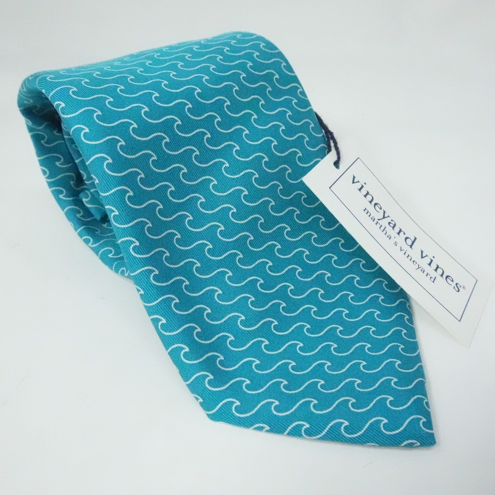 Vineyard Vines Wave Pattern Silk Men Necktie Tiel College Yacht Coastal Nautical